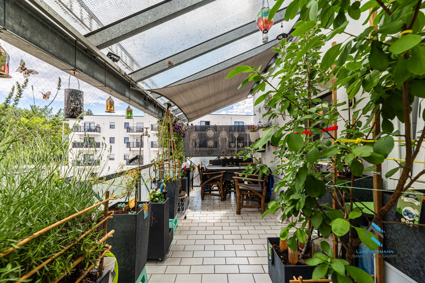 überdachter Balkon